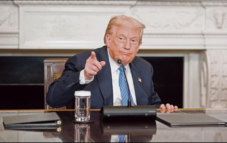 El presidente de Estados Unidos firma la orden para que el Pentágono realice operaciones militares directas contra cárteles designados como terroristas. EFE