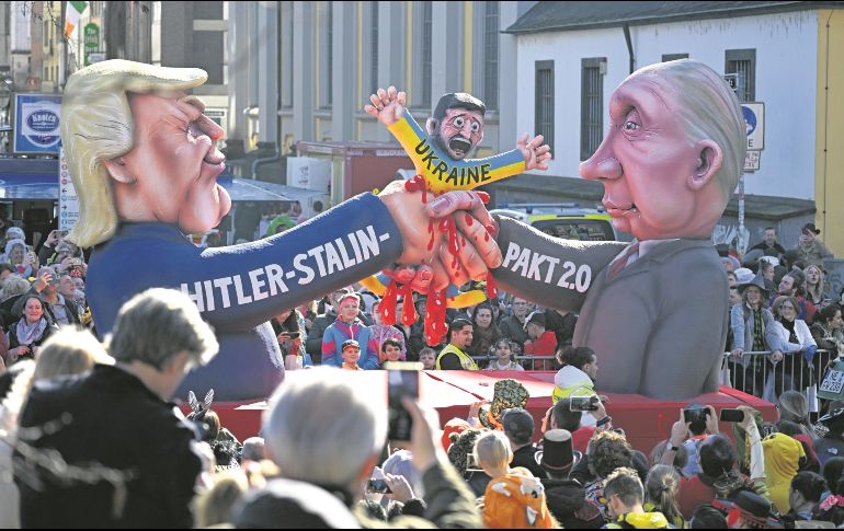 Manifestantes de ese país han manifestado su repudio en marchas a un acuerdo donde su nación sufra el despojo de su territorio por los rusos. AFP