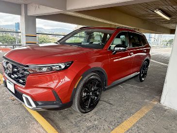 Sus 204 HP enviados a las ruedas delanteras le permiten acelerar con soltura y rebasar sin esfuerzo. ESPECIAL