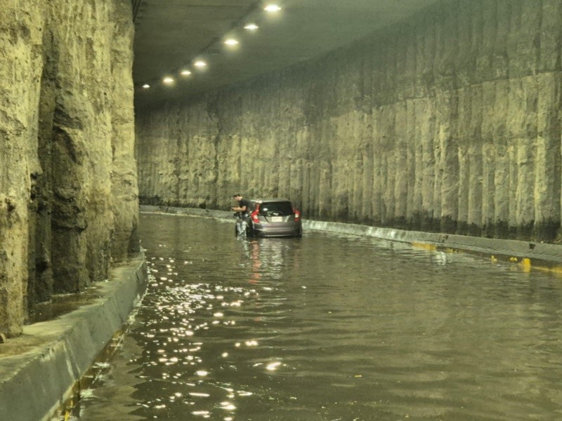 Varios pasos a desnivel fueron cerrados. POLICÍA VIAL
