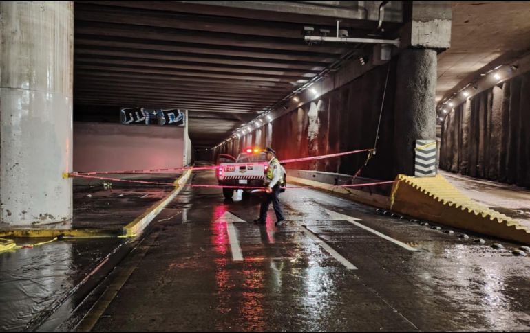 Debido a la lluvia registrada esta tarde, algunos puntos se inundaron y fueron cerrados a la circulación. POLICÍA VIAL
