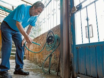 Mientras el Gobierno de Jalisco frenó el incremento a las tarifas del SIAPA para el siguiente año, expertos remarcan que en la ciudad, los consumidores no pagan el costo real del servicio. Por eso debe incrementarse. EL INFORMADOR/ H. Figueroa