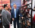 Ebrard enfatizó que la industria del calzado es una de las más relevantes del país, tanto por su tradición como por su peso económico actual. CORTESÍA