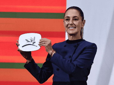 También se presentó el logotipo de Olinia, inspirado en la magia y color de los alebrijes: Una liebre con alas. SUN / B. FREGOSO