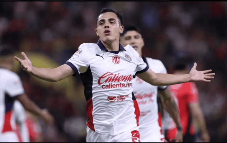 Hugo Camberos, de 18 años, estaría a punto de enfundarse la segunda camiseta profesional de su carrera, después de formarse en las fuerzas básicas y debutar con el primer equipo de Chivas. IMAGO7