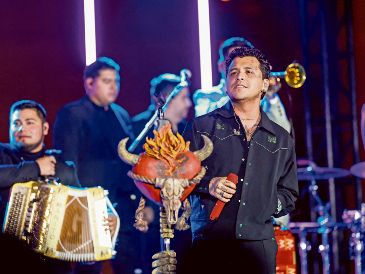 El cantante confesó que su más grande defecto es ser una persona muy enamoradiza y dar todo lo que tiene por amor. AFP