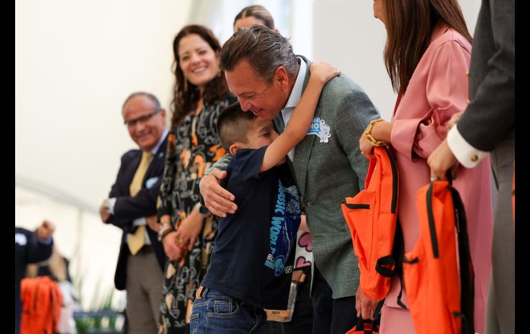 Pablo Lemus destacó que la entrega de estos kits mejorará la calidad de vida y la situación económica de los pacientes. EL INFORMADOR/H.NAVARRO