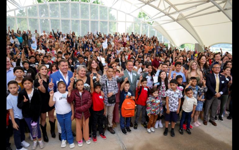 Pablo Lemus destacó que la entrega de estos kits mejorará la calidad de vida y la situación económica de los pacientes. EL INFORMADOR/H.NAVARRO