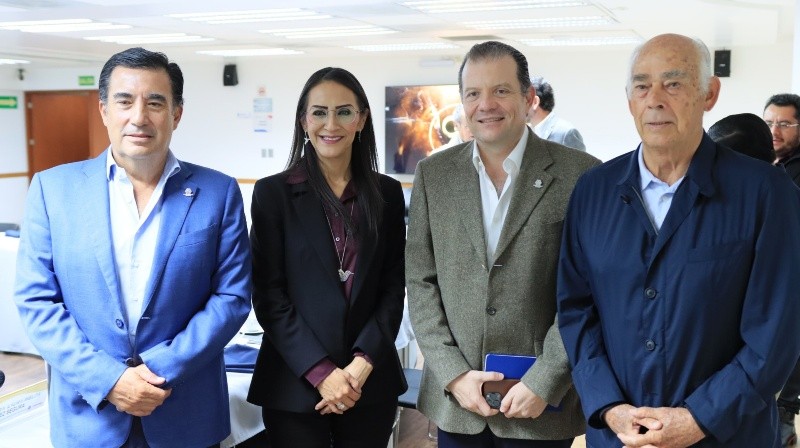 Laura Imelda Pérez Segura junto a integrantes de Coparmex Jalisco. CORTESÍA.