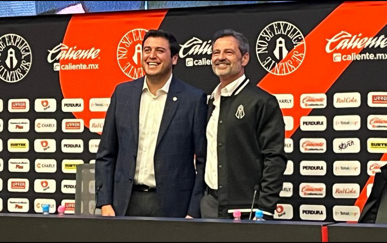 Aníbal Fájer, presidente de Atlas, junto a Diego Cocca, en el inicio de una nueva etapa del entrenador argentino con el conjunto tapatío. EL INFORMADOR / F. Ramírez