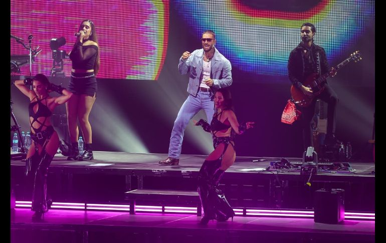 “Borro Cassette”, la canción que lo consolidó en México, abrió la noche. EL INFORMADOR/H.FIGUEROA