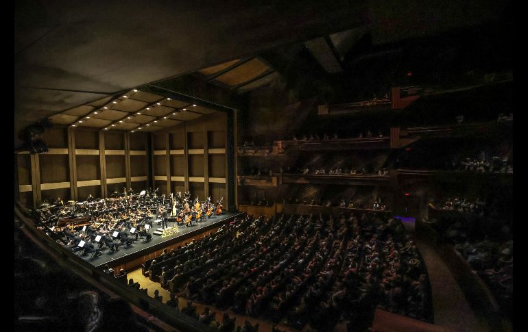 Sobre el escenario, 72 músicos acompañaban a Contreras. EL INFORMADOR/A.NAVARRO