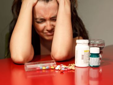 Ante este tipo de casos, especialistas subrayan la importancia de suspender de inmediato cualquier medicamento si aparecen síntomas extraños y acudir a un profesional de la salud sin demora. CANVA