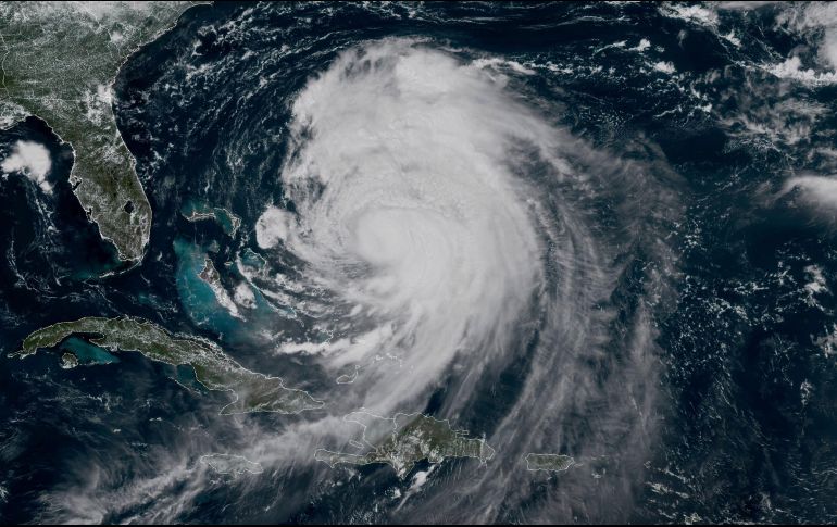 Las alertas por corrientes marinas se extendieron desde Florida hasta Nueva Inglaterra, mientras que la ciudad de Nueva York cerró sus playas. AP