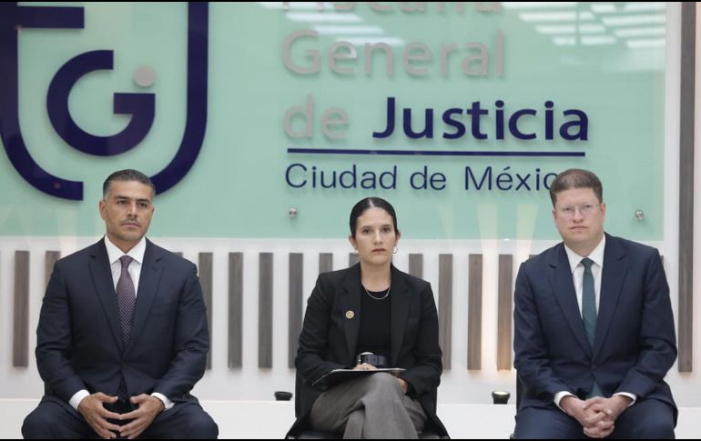 Omar García Harfuch, secretario de Seguridad y Protección Ciudadana de México, Bertha Alcalde, fiscal General de la CDMX y Pablo Vázquez, secretario de Seguridad Ciudadana de la CDMX; durante la conferencia de prensa que ofrecieron esta tarde en las instalaciones de la Fiscalía General de Justicia de la CDMX. SUN/C. Mejía.