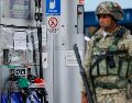 Militares clausuraron una gasolinera en Periférico y Mariano Otero, tras detectar la presunta venta de combustible ilegal. EL INFORMADOR/H. Figueroa