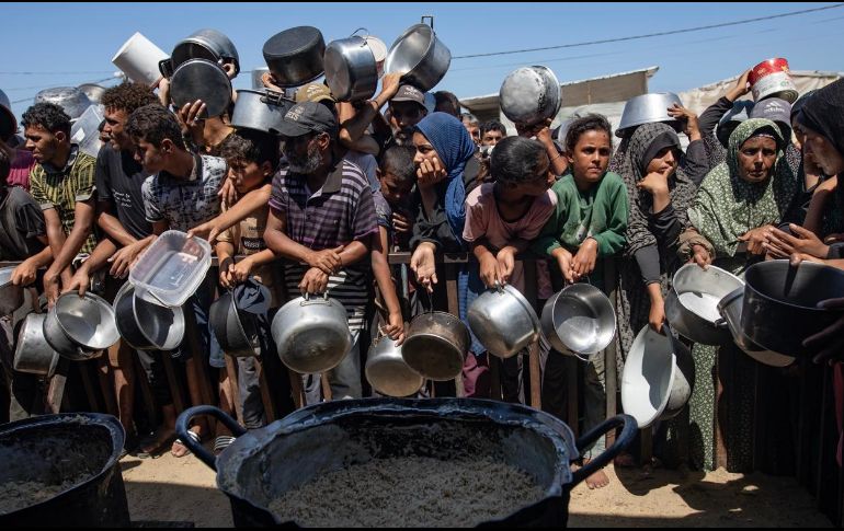 La SRE, a cargo del canciller Juan Ramón de la Fuente, reiteró su llamado urgente a la paz. EFE/EPA/H. Imad