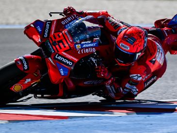 El líder indiscutible confirma que este es el año de su séptimo título en la clase reina, ampliando su ventaja en la general a pasos firmes. EFE/ T. Vasvari.