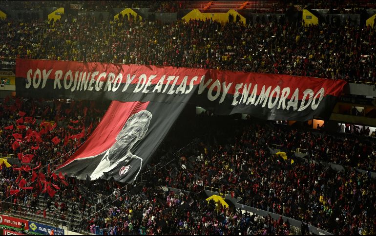 La Fiel rojinegra recibió con entusiasmo al técnico más exitoso en la historia del Atlas. IMAGO7/C. Hernández