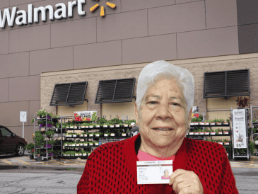 Gracias a esta credencial, los adultos mayores pueden acceder a tarifas preferenciales en múltiples servicios y productos. ESPECIAL/AFP ARCHIVO