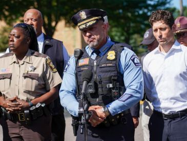 Autoridades confirmaron que el atacante se quitó la vida tras asesinar a dos niños y herir a otros 17. EFE/CRAIG LASSIG