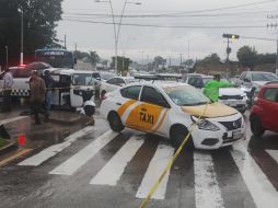 La Policía Vial informó que el conductor del taxi “amarillo” quedó en calidad de retenido mientras se realizan las investigaciones pertinentes. ESPECIAL/Policía Vial Jalisco