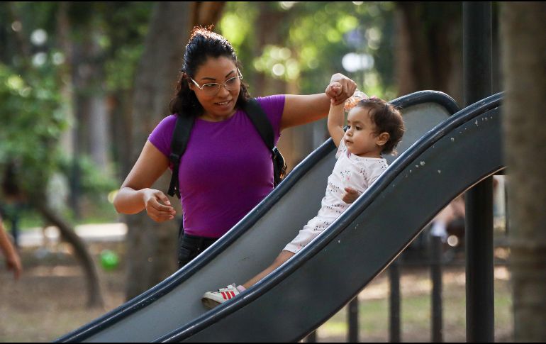 Las mujeres dedicaron, en promedio, 9.4 horas más a la semana que los hombres al cuidado de niñas y niños de 0 a 5 años. EL INFORMADOR/ARCHIVO
