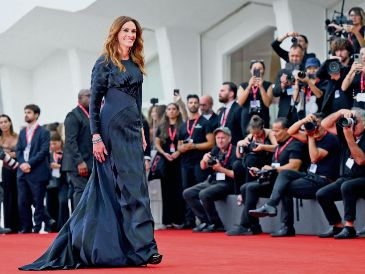 La actriz estadounidense se estrenó en la alfombra roja del Festival de Cine de Venecia. EFE