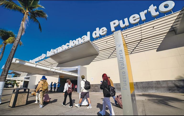 Pasajeros abordando vuelos internacionales, que representan la mayoría del tráfico en el aeropuerto. ESPECIAL