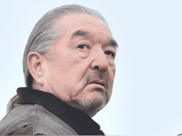 Nacido en 1952 en la Reserva de las Seis Naciones, en Canadá, antes de descubrir su pasión por el teatro, Greene trabajó como dibujante, trabajador siderúrgico, soldador y técnico de audio para algunas bandas de rock. AP/ ARCHIVO