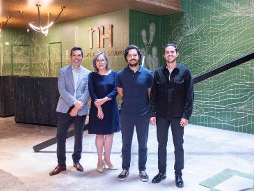 Christian Daghelinckx, Karla Olin Robles, Francisco Sahagún y Luis Parra en la reunión privada de ejecutivos para la próxima apertura del Hotel NH Guadalajara Studios. GENTE BIEN JALISCO / Revista del 5 de septiembre 2025