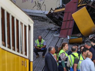 El funicular del siglo XIX es una de las grandes atracciones turísticas de Lisboa y suele estar lleno de extranjeros en esta época del año. EFE/T. Petinga