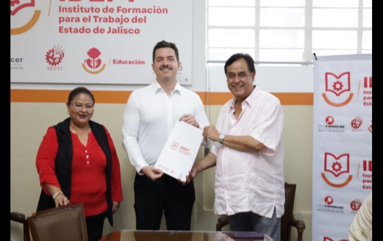 Con el objetivo de fortalecer la enseñanza del idioma inglés, especialmente en el ámbito de los negocios, el Instituto de Formación para el Trabajo del Estado de Jalisco (IDEFT), bajo la dirección de Salvador Cosío Gaona, estableció una alianza estratégica con la empresa E Globalizing Talent. CORTESÍA
