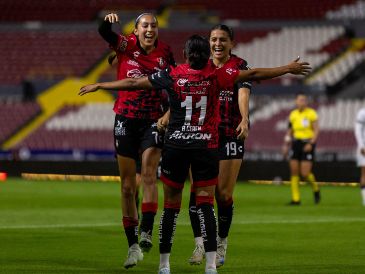 El Estadio Jalisco fue testigo de una goleada que dejó en evidencia a Querétaro Femenil, un equipo que apenas mostró resistencia y terminó humillado 6-2 por el Atlas en la Jornada 10 del Apertura 2025. IMAGO7