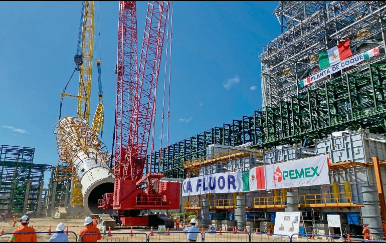 Salina Cruz. La planta de Pemex enfrenta dificultades con sus prestadores de servicios. ESPECIAL