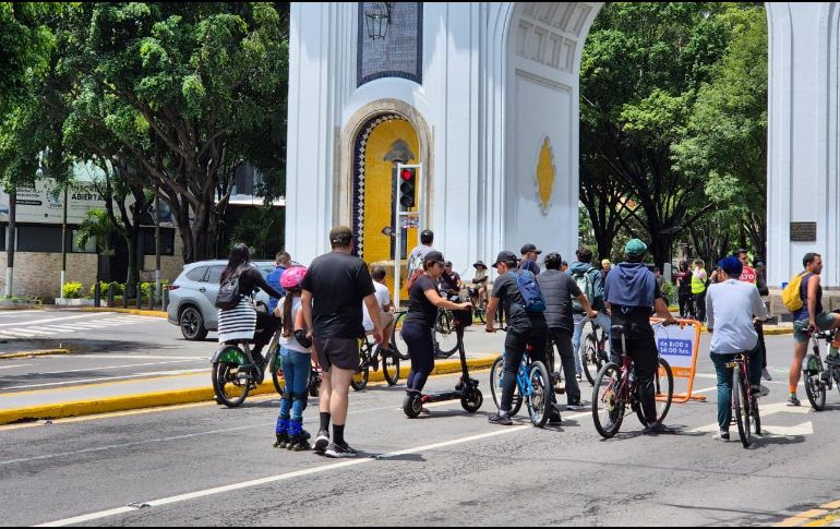 Se apuesta por que los scooters que van a menos de 25 kilómetros por hora puedan ir por la ciclovía, y los scooters que vayan a más de 25 kilómetros por hora, lo hagan como lo marca la ley general. CORTESÍA