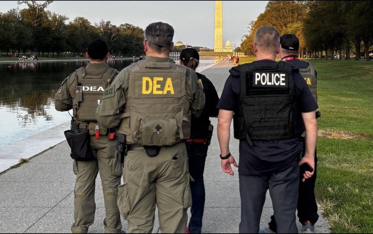 Aunque Washington lleva décadas persiguiendo a los líderes del cártel de Sinaloa, el contexto cambió radicalmente con la designación como organización terrorista anunciada por Trump en febrero de 2025. X/DEAHQ