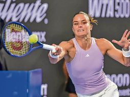 La griega Maria Sakkari, campeona en Guadalajara en 2023, se encontraba abajo 4-1 en el primer set de su duelo ante Elsa Jacquemot cuando la lluvia suspendió el juego. Hoy se reanudará el encuentro. ESPECIAL