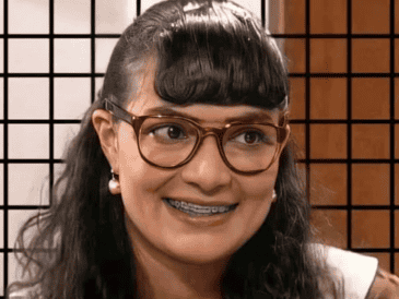 Bety se convirtió en la amante de su jefe, además de haberle solapado sus infidelidades hacia su prometida "Marcela", y hacer complot para cometer fraude por la empresa. ESPECIAL