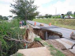 El socavón mide cinco metros de profundidad y ocho de longitud. EL INFORMADOR/J. Acosta