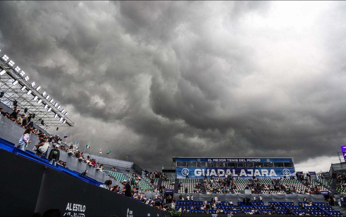 Se espera que la jornada se reanude una vez que termine la lluvia y las canchas puedan secarse. EL INFORMADOR/ A. NAVARRO.