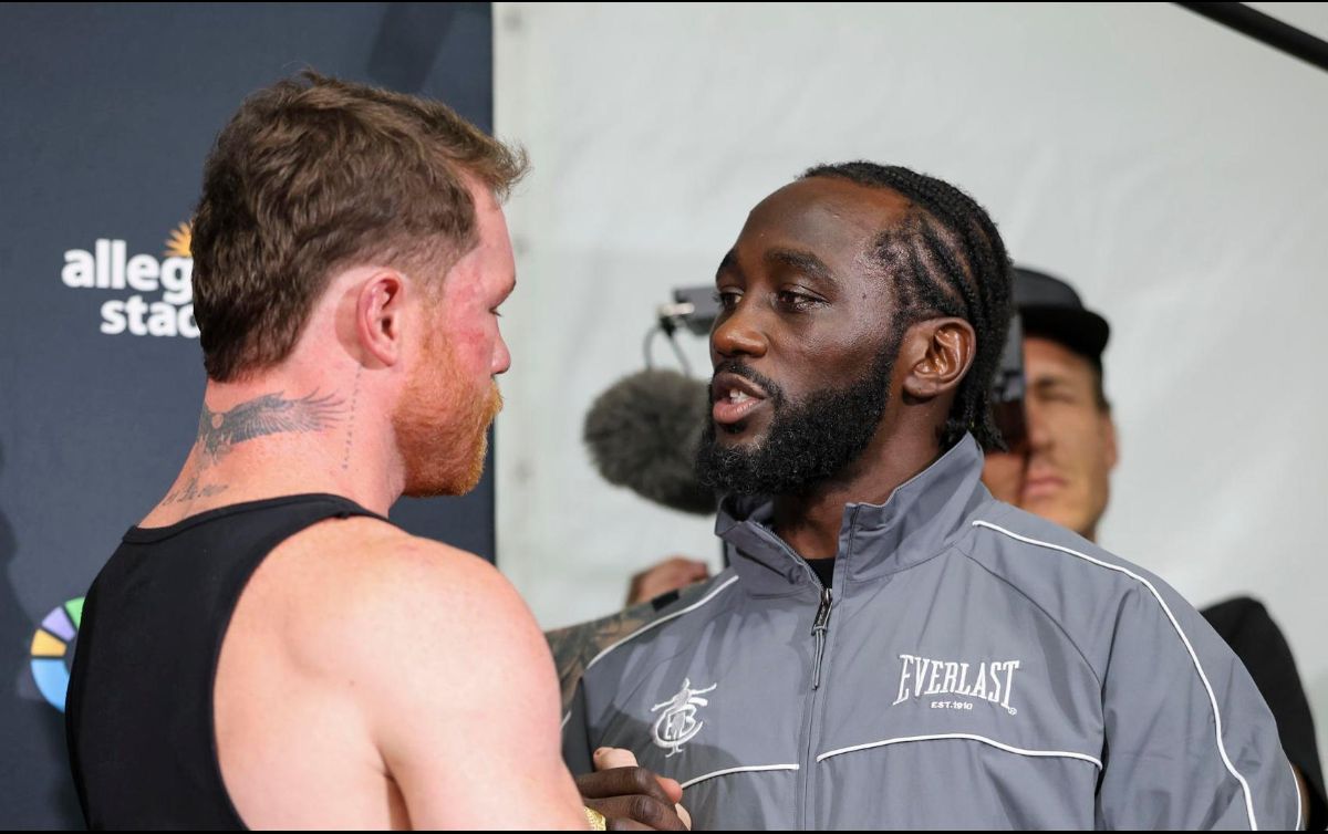 En redes sociales comenzó a circular un video en el que Terence Crawford acudía a la conferencia posterior de Saúl Álvarez para regresarle los cinturones que le habían sido entregados. EFE / ARCHIVO