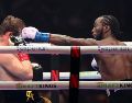 Álvarez sufrió una inesperada derrota frente a Terence Crawford en Las Vegas, un resultado que sorprendió a muchos expertos del boxeo. EFE/ ARCHIVO.