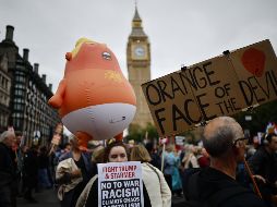 La policía informó que 4 personas fueron arrestadas por proyectar la imagen en una torre del Castillo de Windsor. EFE / T. Akmen