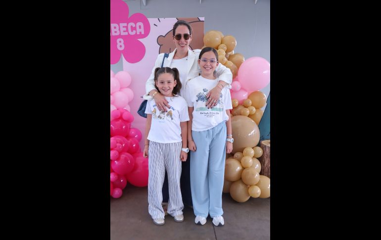 Isabella y María Paula Alemán con Mariana Torres. GENTE BIEN JALISCO / C. Jimeno