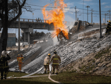 La fiscal de la Ciudad de México informó que, tras el impacto de la pipa, el gas se fugó a través de una fractura de 40 centímetros.  SUN / ARCHIVO