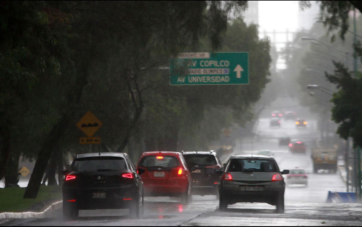 El horario del Hoy No Circula es de las 5:00 de la mañana hasta las 10:00 de la noche y aplica en la Ciudad de México y el Estado de México. NOTIMEX/ ARCHIVO