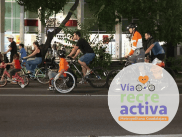 En su primera edición, la Vía RecreActiva nocturna contó con la asistencia de 90 mil personas. ESPECIAL/Gobierno de Guadalajara