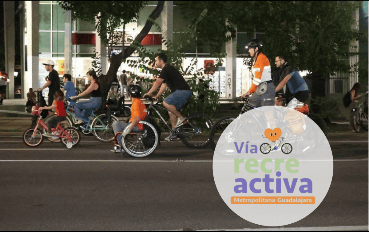 En su primera edición, la Vía RecreActiva nocturna contó con la asistencia de 90 mil personas. ESPECIAL/Gobierno de Guadalajara