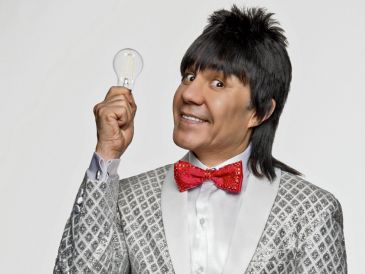 Adrián Uribe retoma su personaje de “El Vítor” en este nuevo concurso de agilidad mental para toda la familia. CORTESÍA/ Televisa